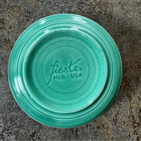 One Med Green FiestaWare rimmed Bowl Rare color Measures 5 1/2” x 1 1/2” HLC Co - Picture 4 of 7